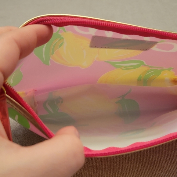 Lilly Pulitzer/Estee Lauder NWOT Small Plastic Make-Up Bag PINK W/LEMONS - Picture 8 of 11